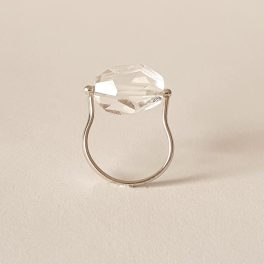   GEODA gyűrű rusztikus csiszolású hegyikristállyal sterling esüstből