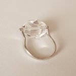 GEODA gyűrű rusztikus csiszolású hegyikristállyal