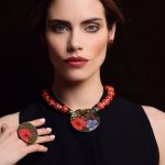 FRIDA kerek, gyöngyös nyakék