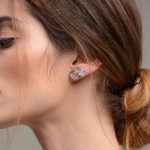 Fekete csokros népművészeti betűzős fülbevaló