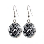 Fekete csokros népművészeti fülbevaló